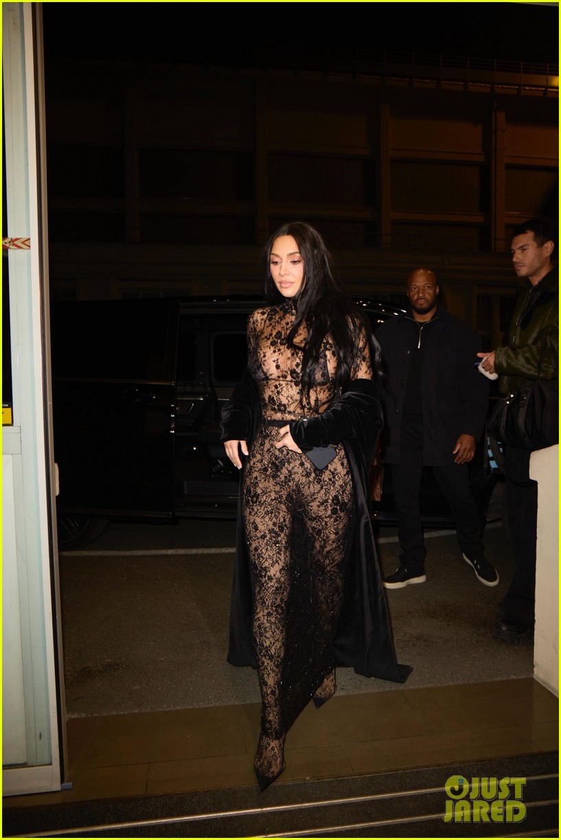 kim kardashian lace dress paris 025275349