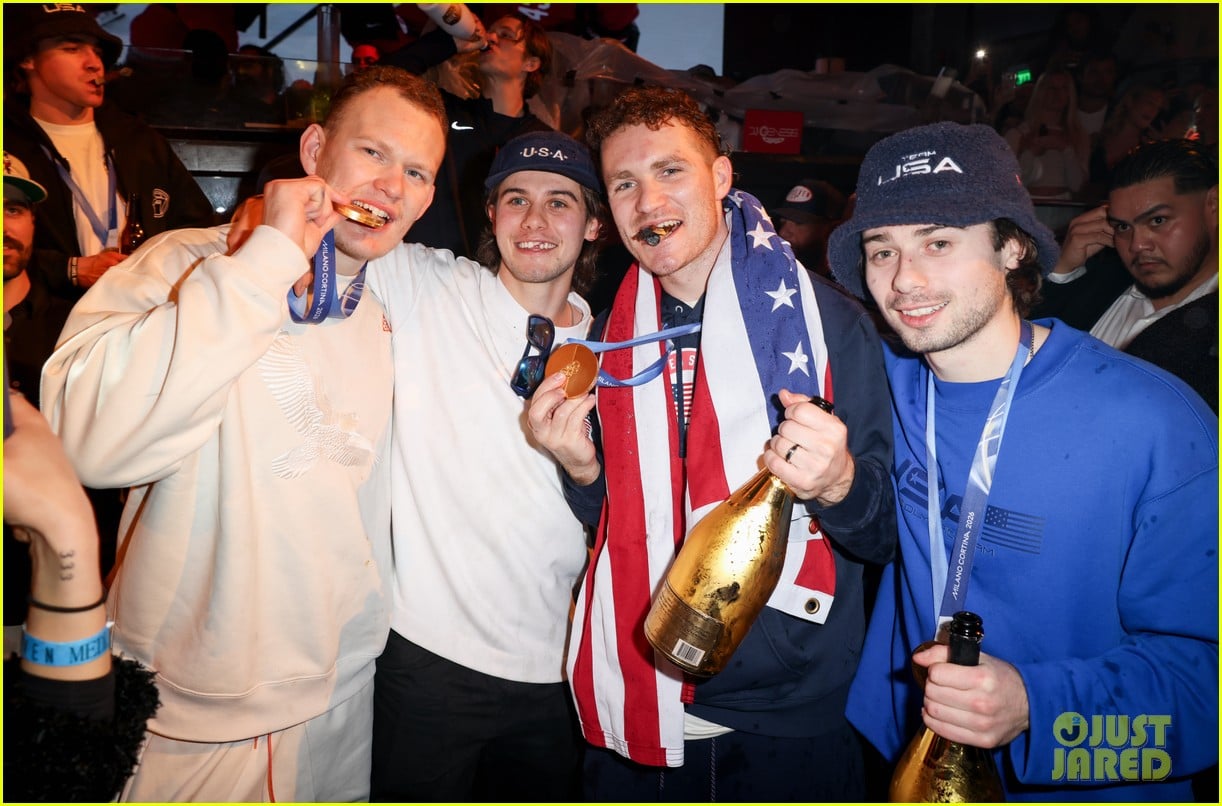 team usa mens hockey celebrates 015285309
