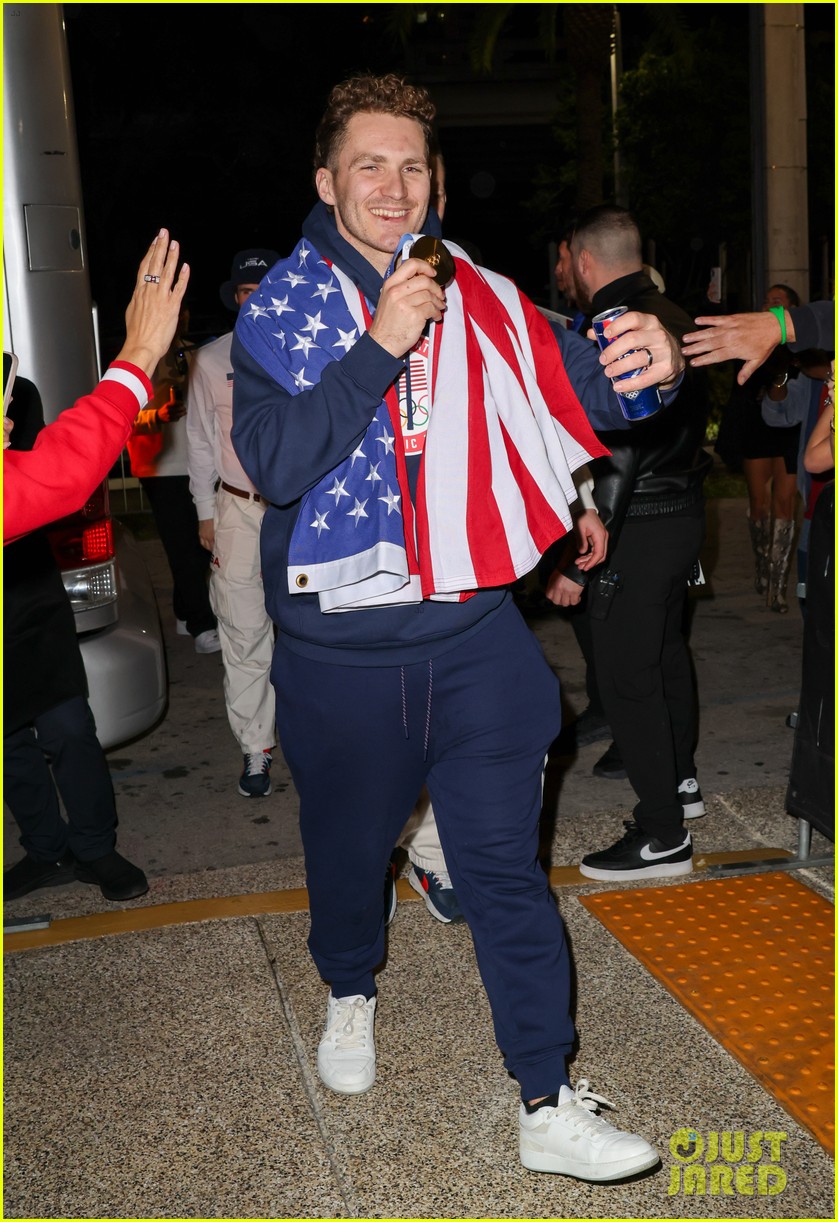 team usa mens hockey celebrates 025285310