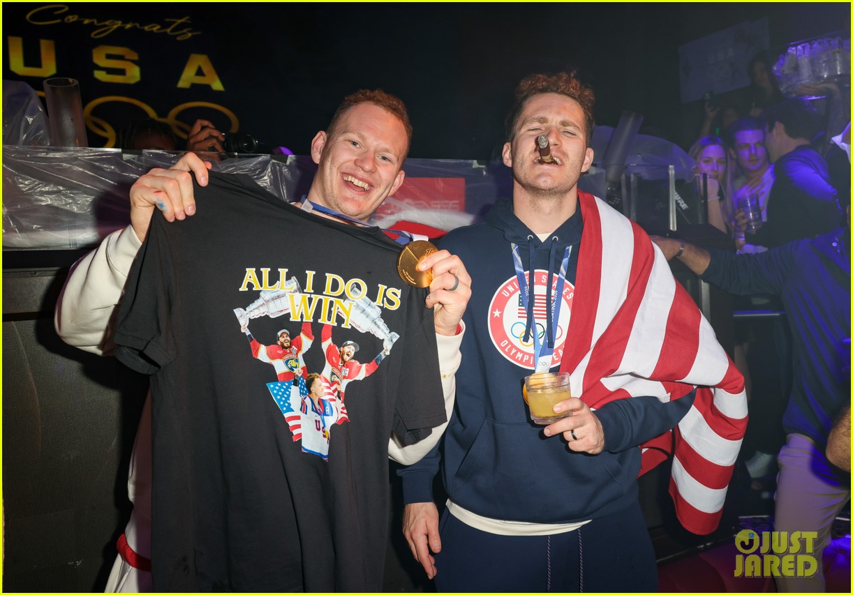 team usa mens hockey celebrates 035285311